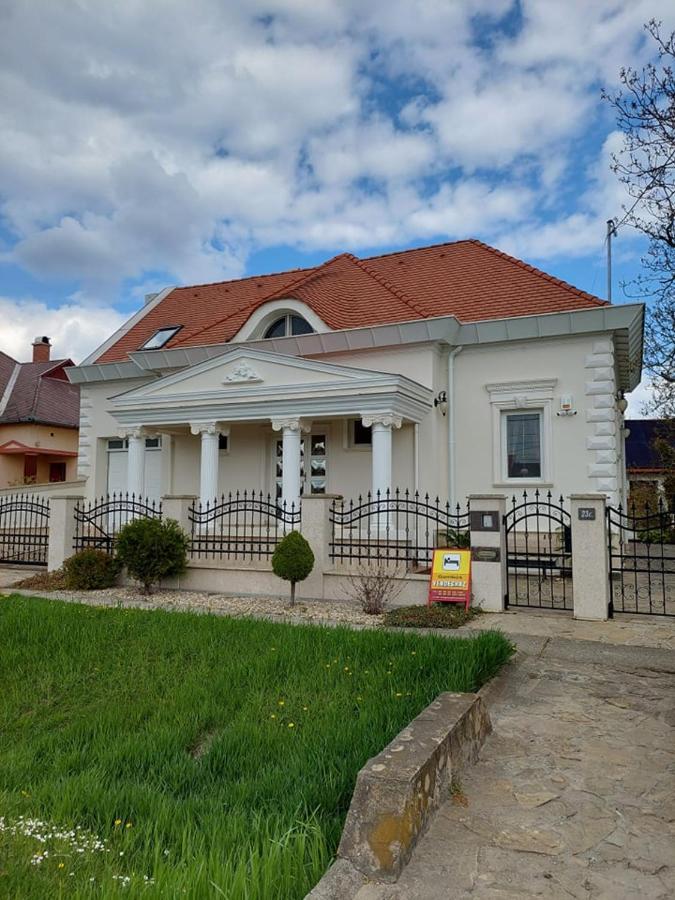 Gombos Apartman Apartment Hajduszoboszlo Luaran gambar